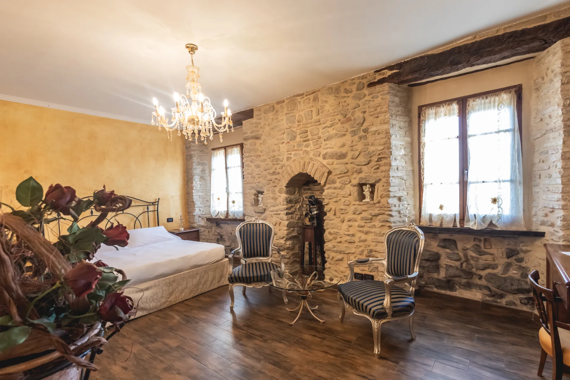 Suite con Vasca Idromassaggio “Duca del Montefeltro” – Relax e romanticismo (35 mq)