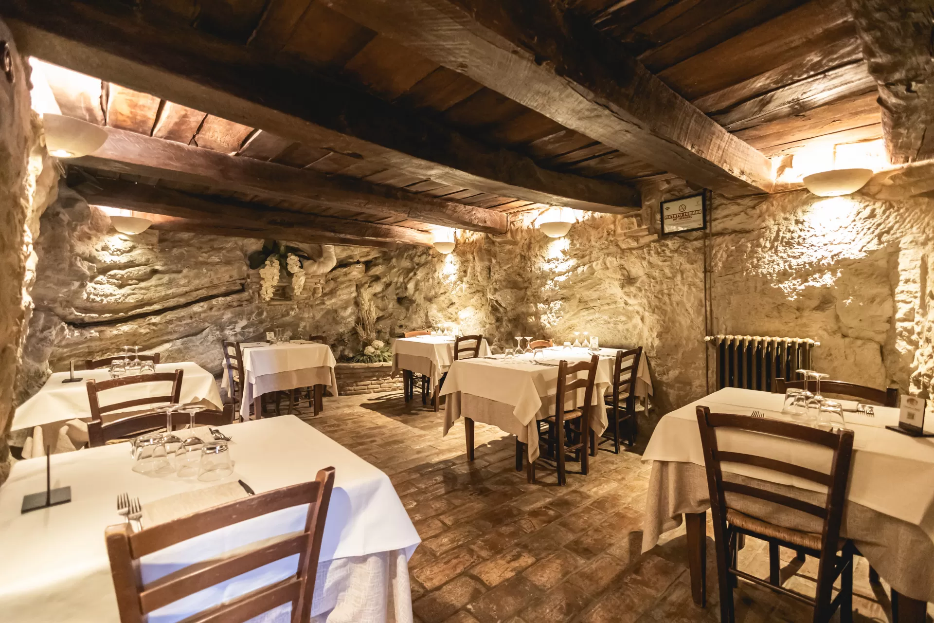 Regala il nostro menù degustazione “Alla scoperta dei sapori della Valmarecchia” con abbinamento vini